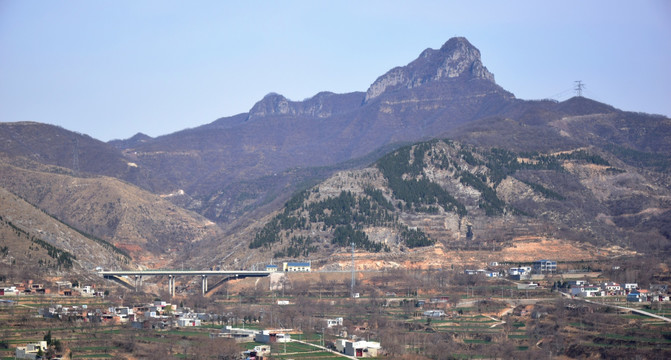 冬季的高山风景图