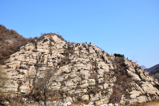 裸露的石头山岭图片