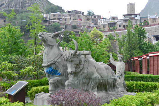 藏族山地耕作 二牛抬杠雕塑
