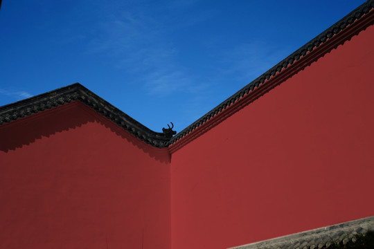 红墙的色彩构成