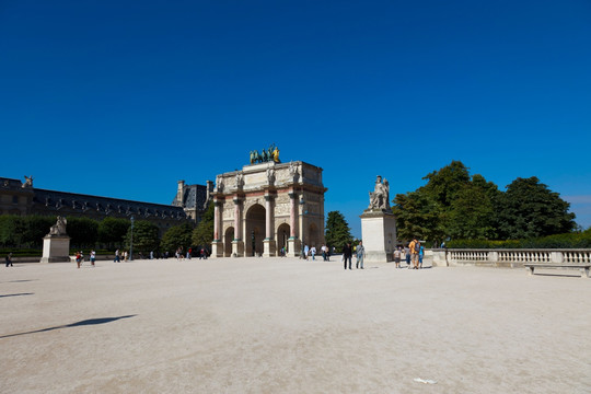 法国巴黎卢浮宫拿破仑广场
