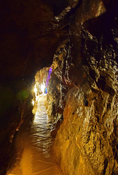洞穴通道景观图