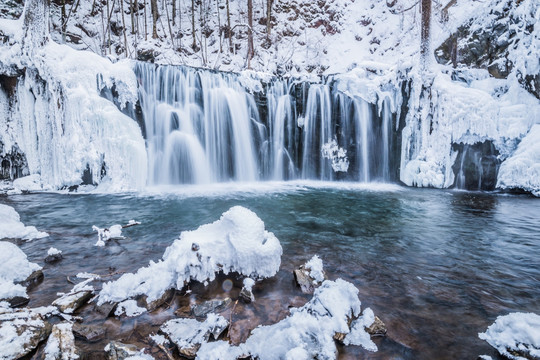 长白山瀑布雪景