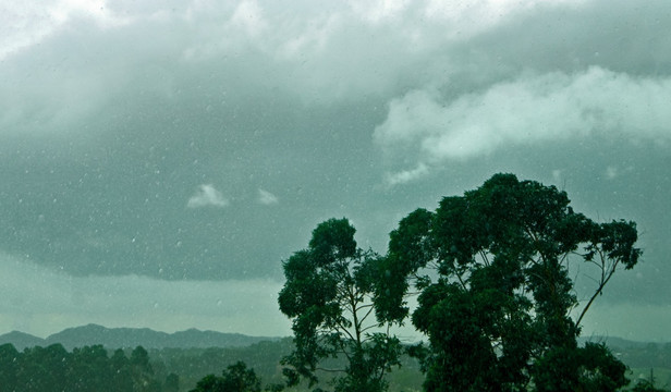 狂风暴雨