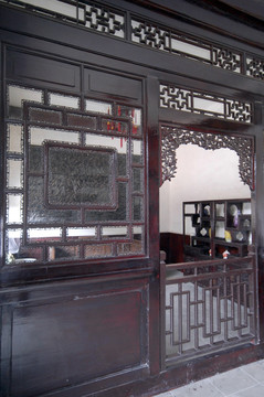 中式雕花木墙