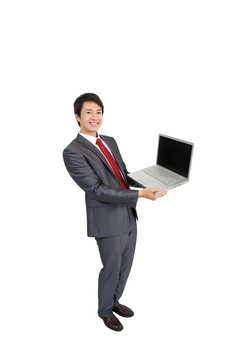 棚拍商务装年轻男人使用笔记本电脑