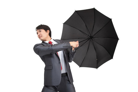 棚拍商务装年轻男人撑雨伞