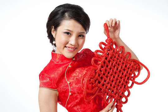 棚拍身穿中国传统服装的年轻女人