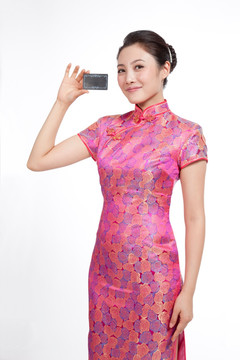 棚拍身穿中国传统服装的年轻女人展示卡