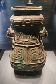 春秋时期龙纹铜方壶