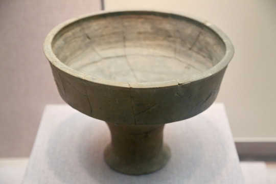 龙山文化豆形陶器