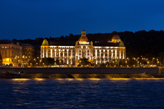 布达佩斯皇家宫殿夜景