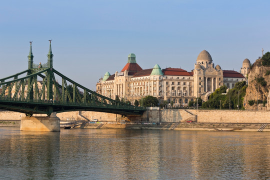 匈牙利首都布达佩斯自由桥