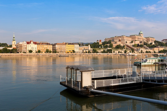 布达佩斯伊丽莎白大桥和多瑙河