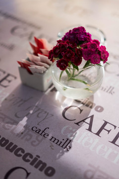 桌上的小鲜花