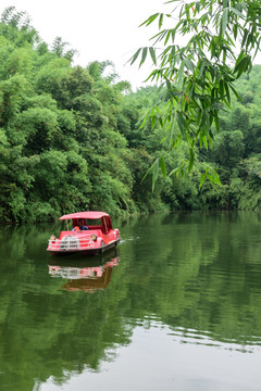 绿色湖泊