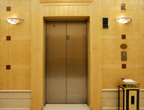 酒店电梯