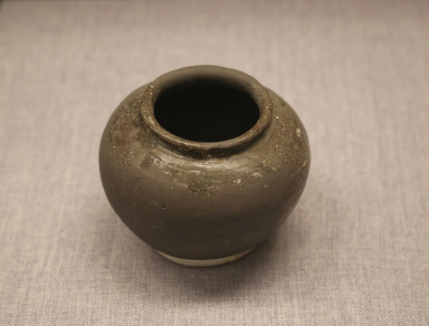 唐代茶叶末釉瓷罐
