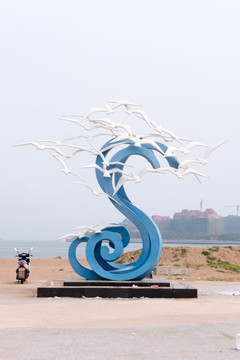 海鸟海浪雕塑