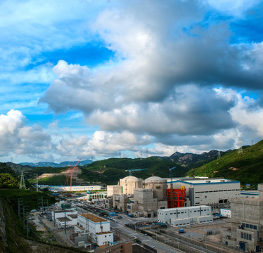 蓝天白云 国家特大型建设工程