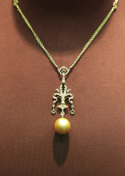 黄珍珠项链