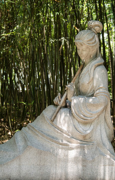 古典女子雕塑