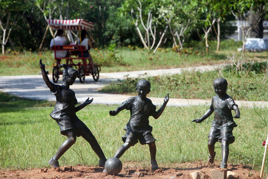 足球训练 雕塑