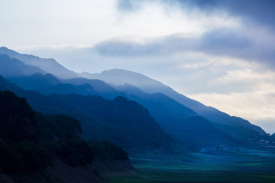 丹东绿江村层峦叠嶂