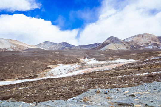 高原冬季山景