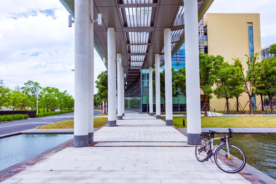 上海科技大学