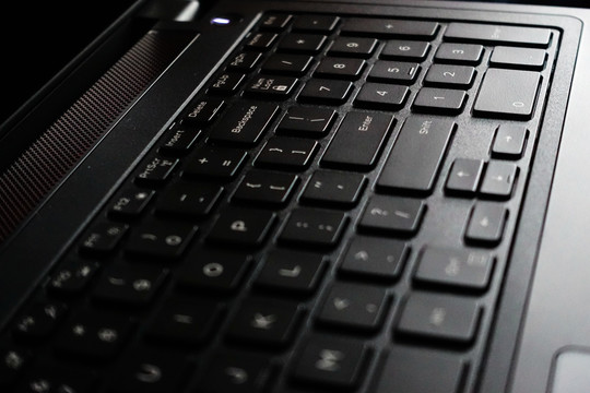 笔记本电脑黑色键盘