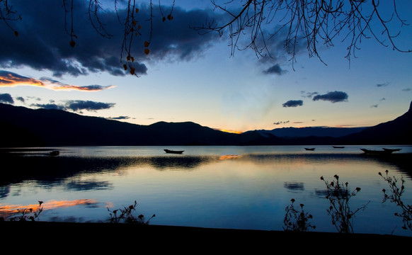 泸沽湖夜景