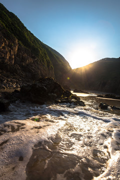 夕阳岩石