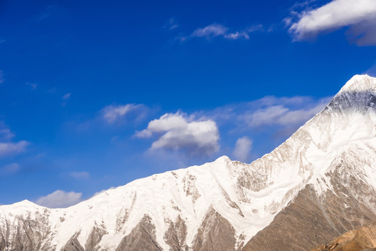 贡嘎雪山