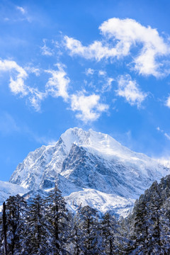 海螺沟景区雪山山峰