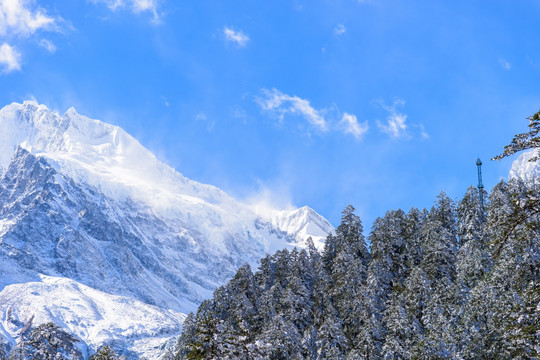 海螺沟景区雪山山峰