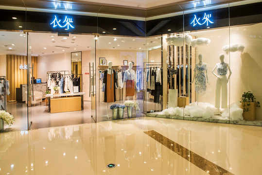 服装店橱窗展示设计 女装专卖店