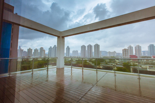 雨天的城市建筑