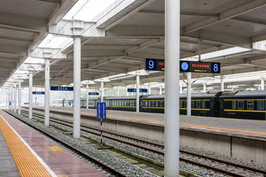 重庆北站高铁站台