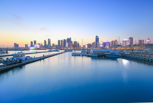 海滨城市夜景