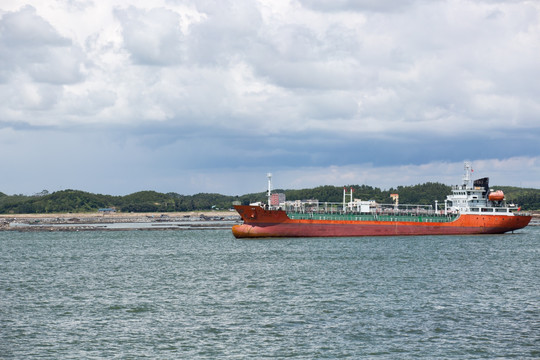 钦州港码头风光 轮船