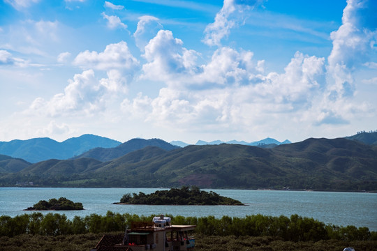 海中小岛