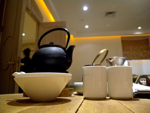 铁壶瓷杯 茶具