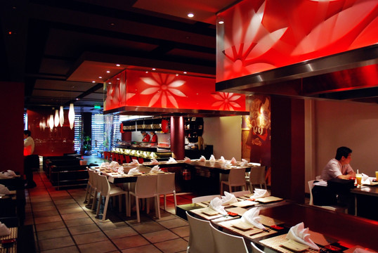 日式铁板烧餐厅装修设计