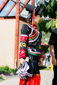 彝族女人服装服饰
