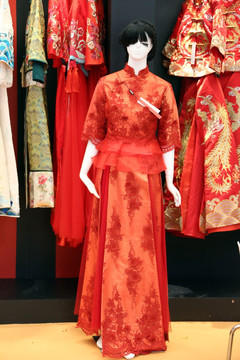 红色中国风礼服