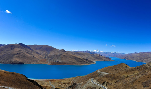 西藏羊卓雍错湖