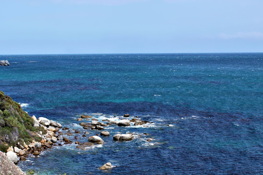 海边礁石 蓝天大海 海岸线