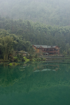 峨眉山湖泊