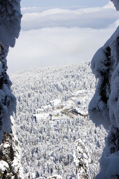 峨眉山雪景